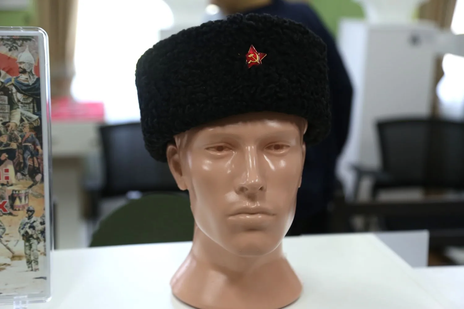 📸 В Плавске открылась выставка военных головных уборов​