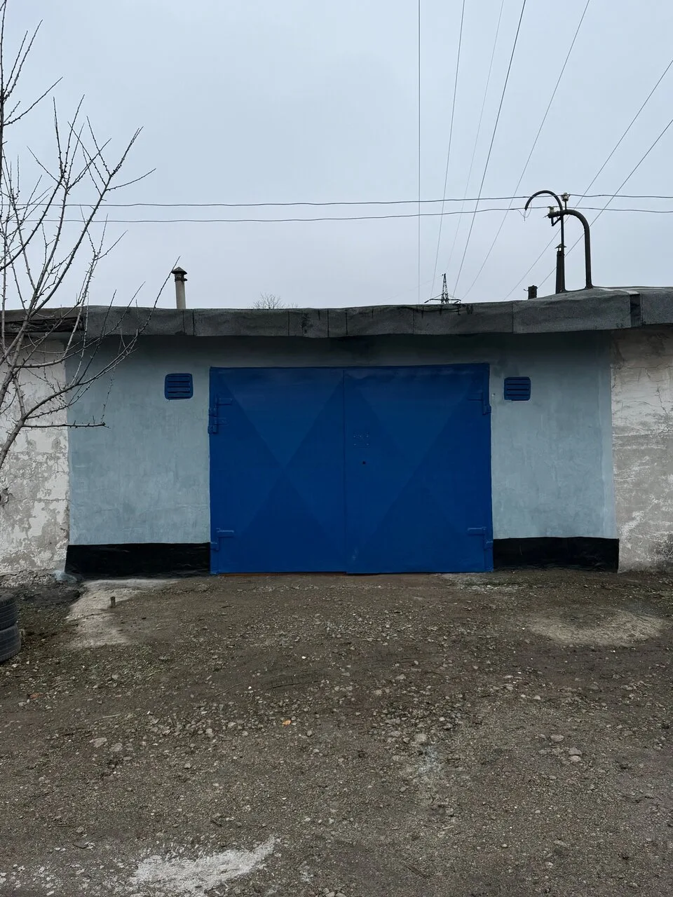Продам гараж с документами г. Макеевка район «Даки» до путей. Размер 6,5х5 есть подвал, яма. Цена 90