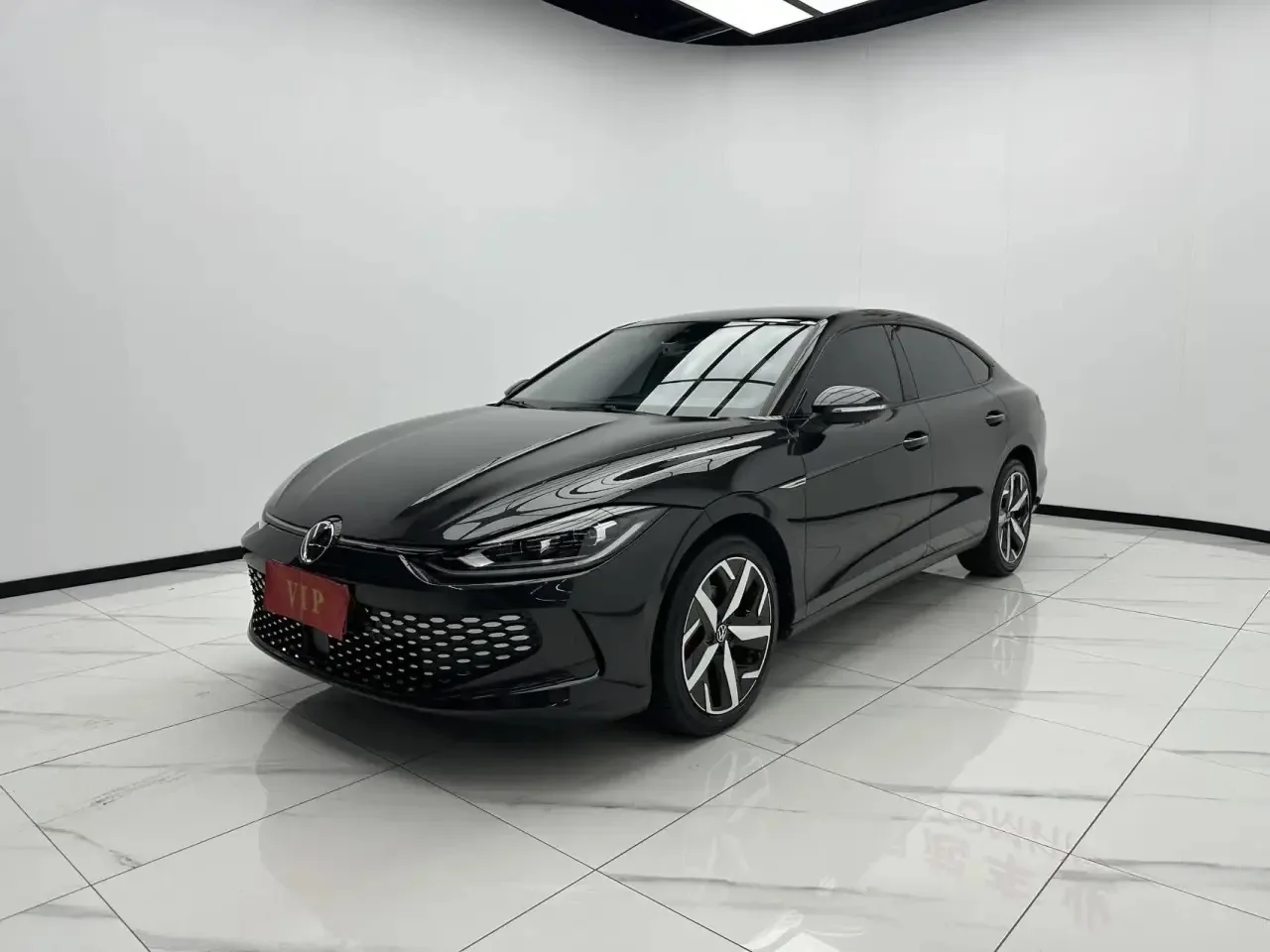 Volkswagen Lamando L 🇨🇳
1.4T, 150 л.с., DSG, 2WD
Год выпуска: 2022 
Пробег: 38 т.км.
Отличное сост