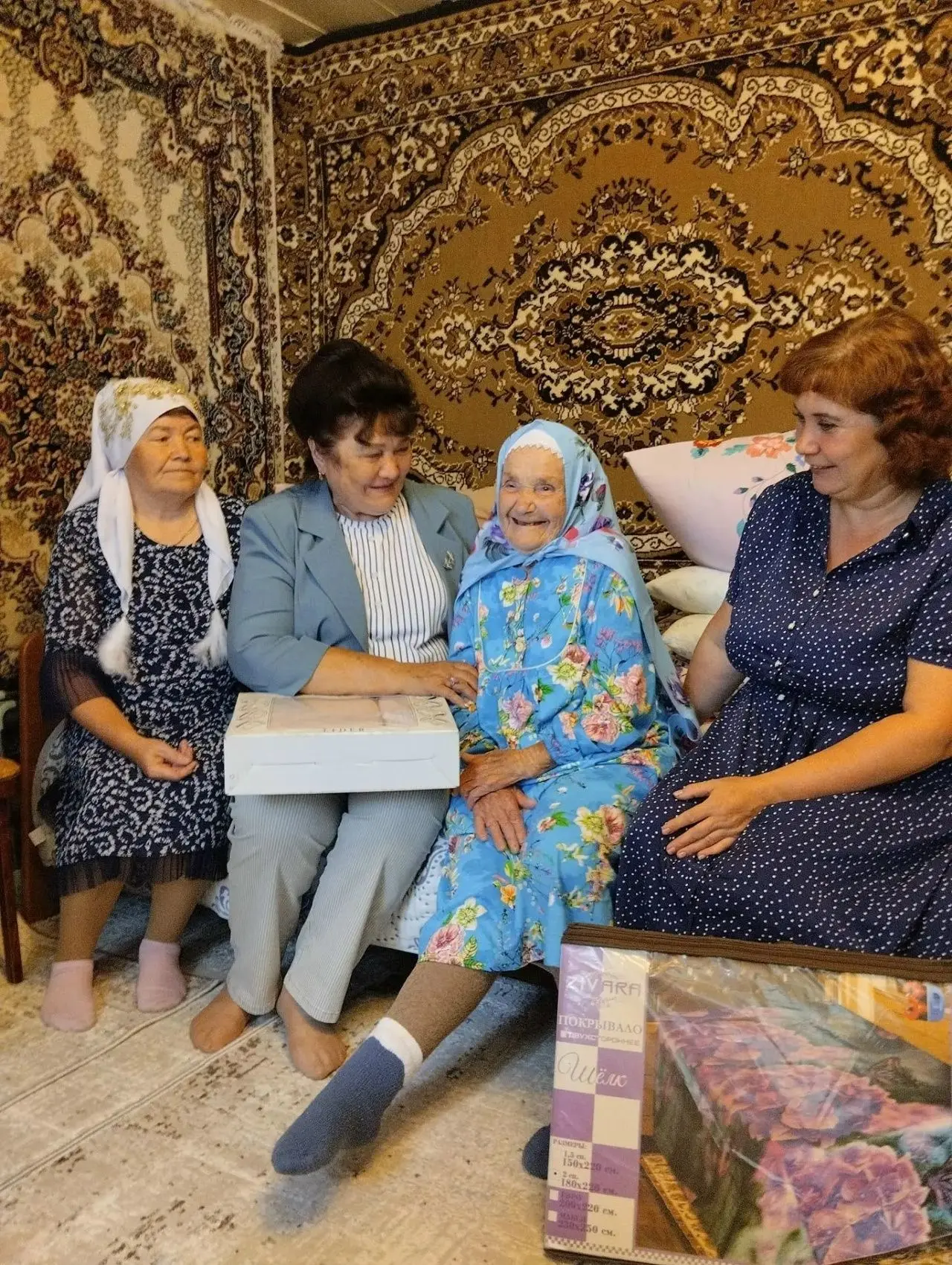 23 июня свой 90-летний юбилей отметила получатель социальных услуг Мифтахова Гайша. Поз...