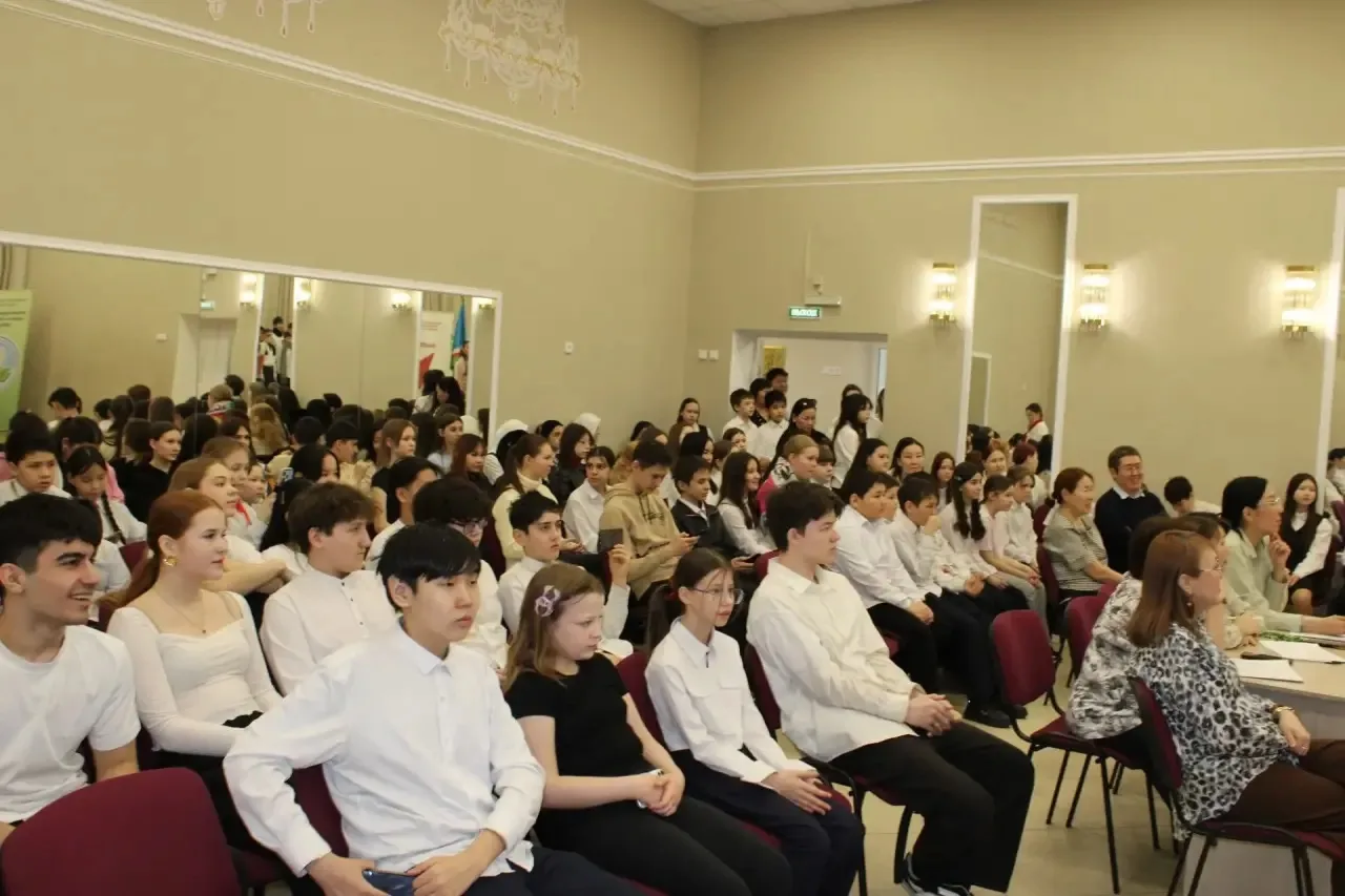 🎶 13–14 марта в нашей школе прошёл общешкольный конкурс песен «Есть только миг: 100 лет вдохновения»