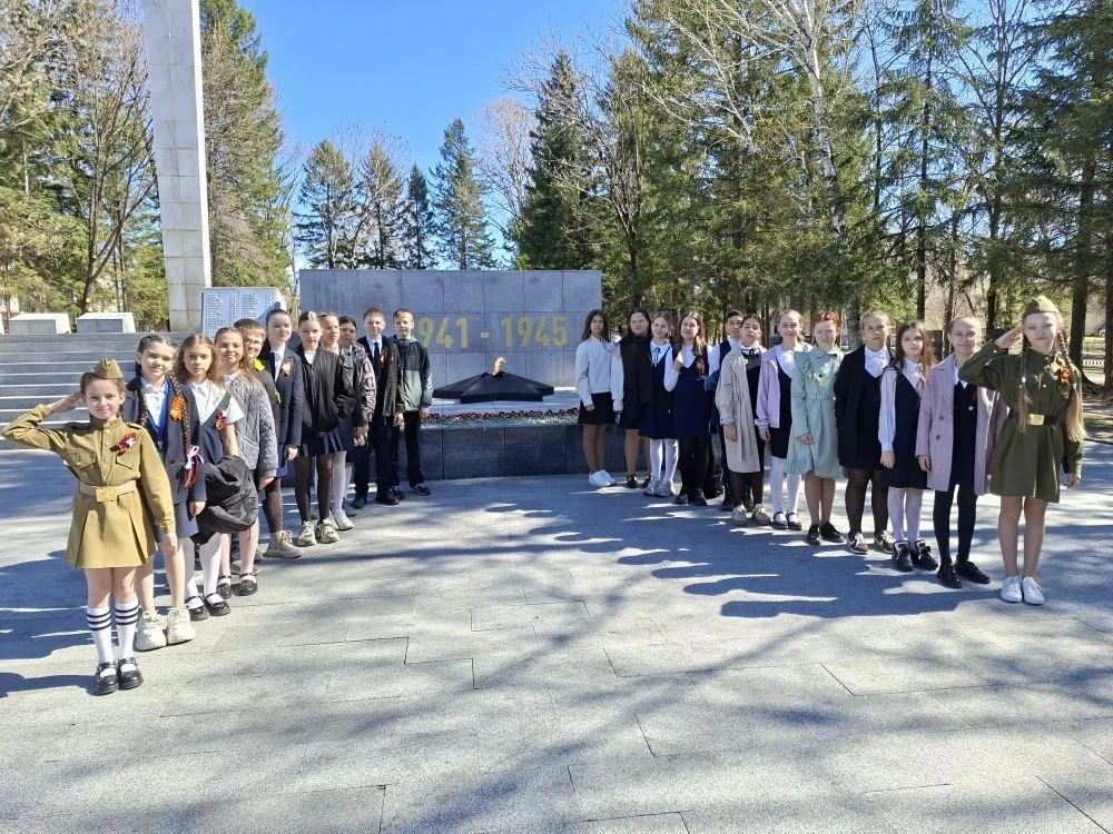 🌷8 мая в 5 Б классе Гимназии №1.  На уроке Мужества, семья Черкесовых рассказали о героической боево