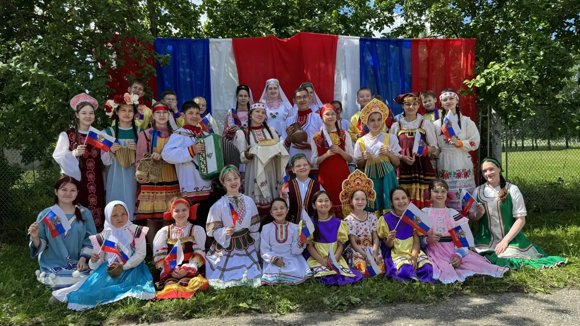 🇷🇺 Россия – Родина моя! Празднуем День России в лагере “Огонёк”! 

12 июня – важный день для каждо