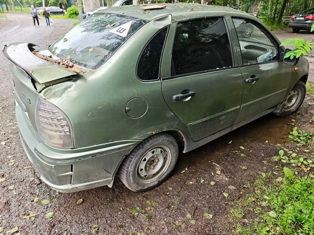 😯 Сухое дерево упало на машину около дома по С.Космонавтов, 5

Хозяйка «Лады-Калины» обнаружила это