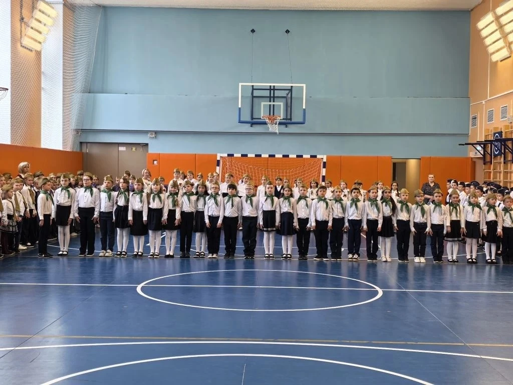 🎶 Строем — к Победе!  В честь 81-й годовщины Победы в Великой Отечественной войне в школьном корпусе
