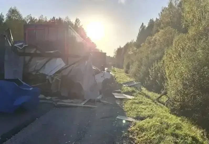 В Свечинском районе — крупное ДТП с погибшим: движение на трассе частично ограничено