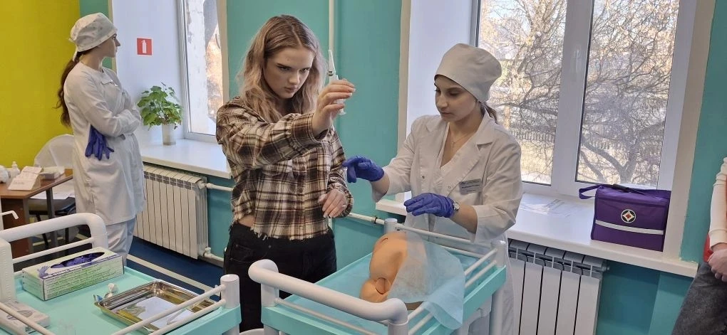 Профессионалы-2026 🍀💉 Обучающиеся гимназии 3, которые планируют связать свою жизнь с медициной, под 