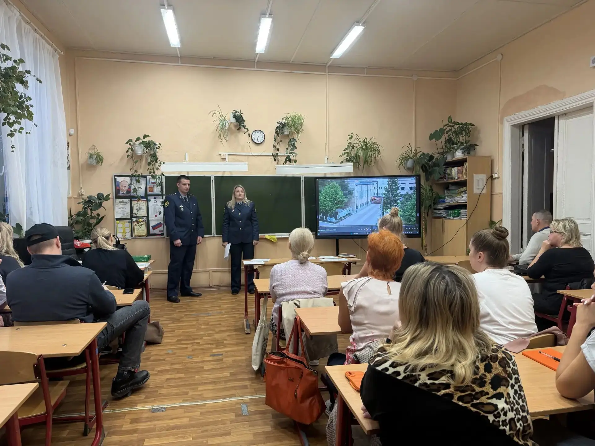 👍Профориентационные беседы с родителями проводят сотрудники ВИПЭ ФСИН России