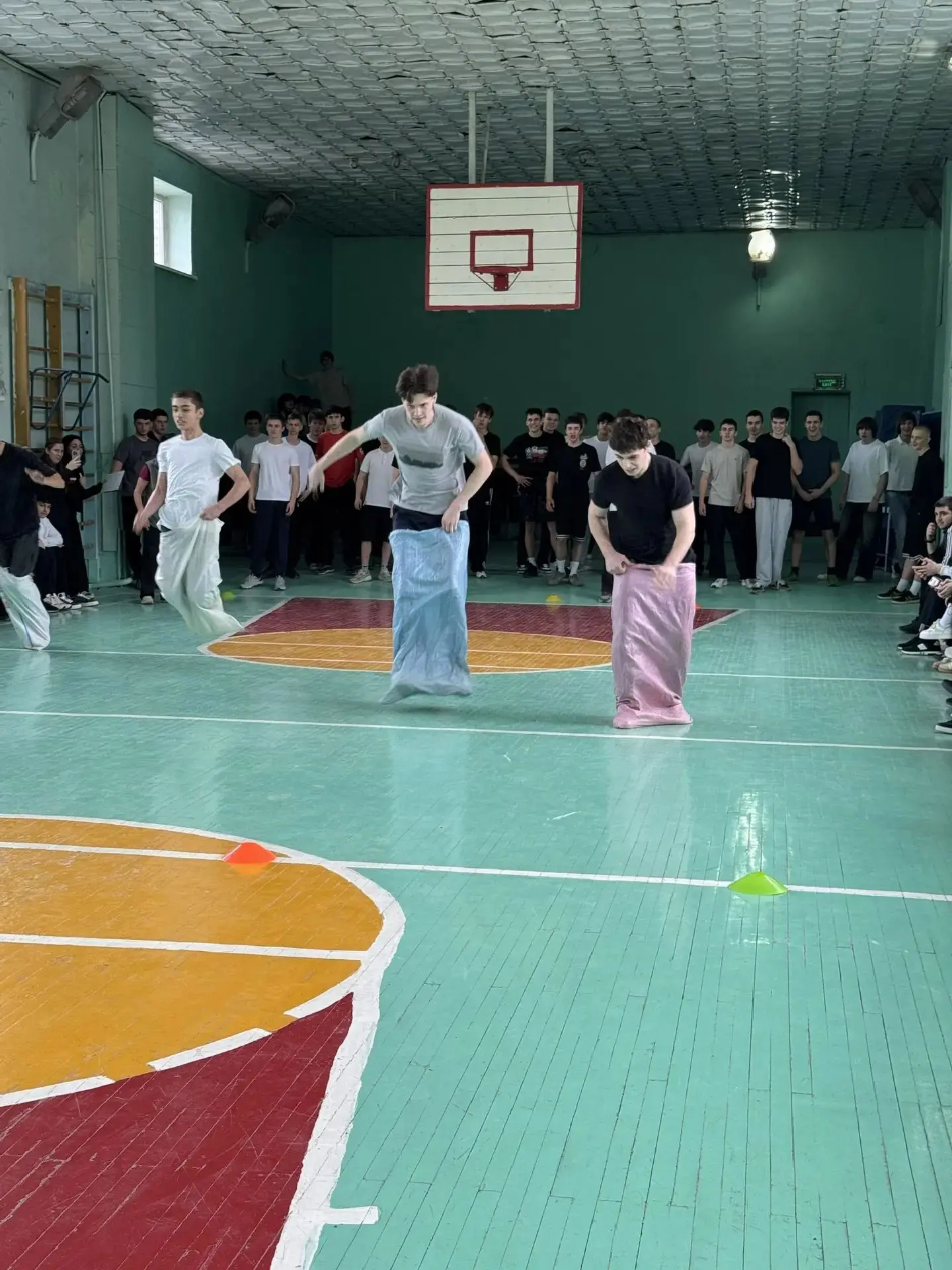 "А ну-ка, парни!"                                                                                   