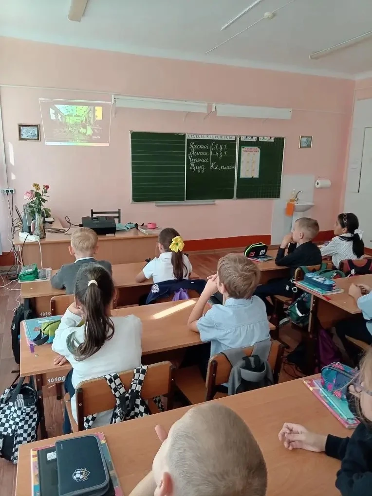 3 сентября в школе прошли тематические классные часы, посвящённые Дню солидарности в бо...