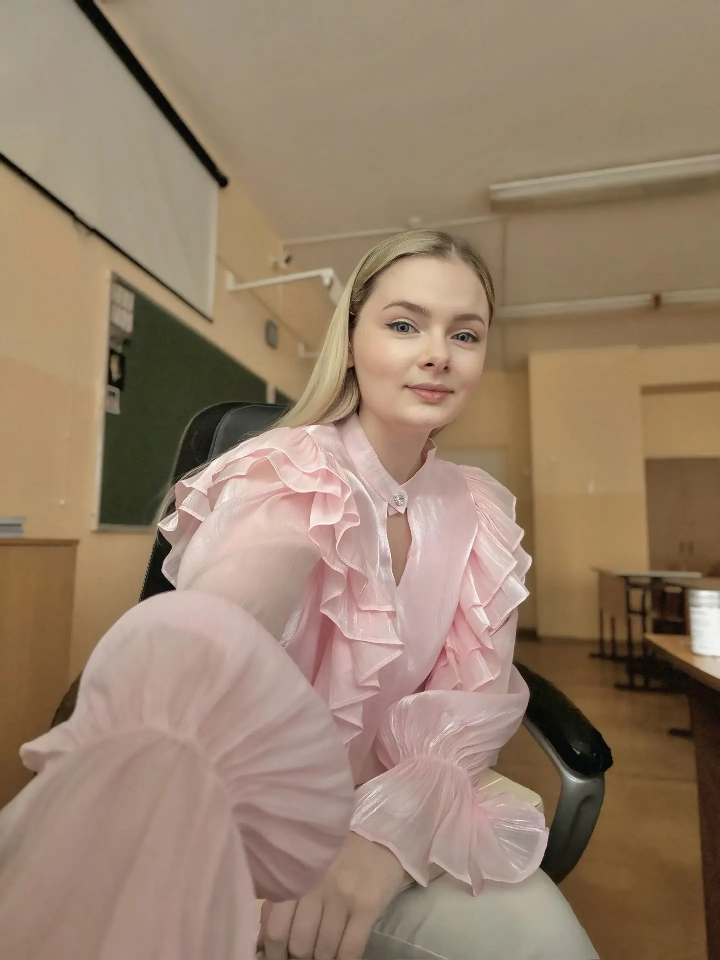 Школа: 11 классов Университет: 5 лет  Работа в школе: 6 лет   Ну вот и подходит к концу мой 6 год ра