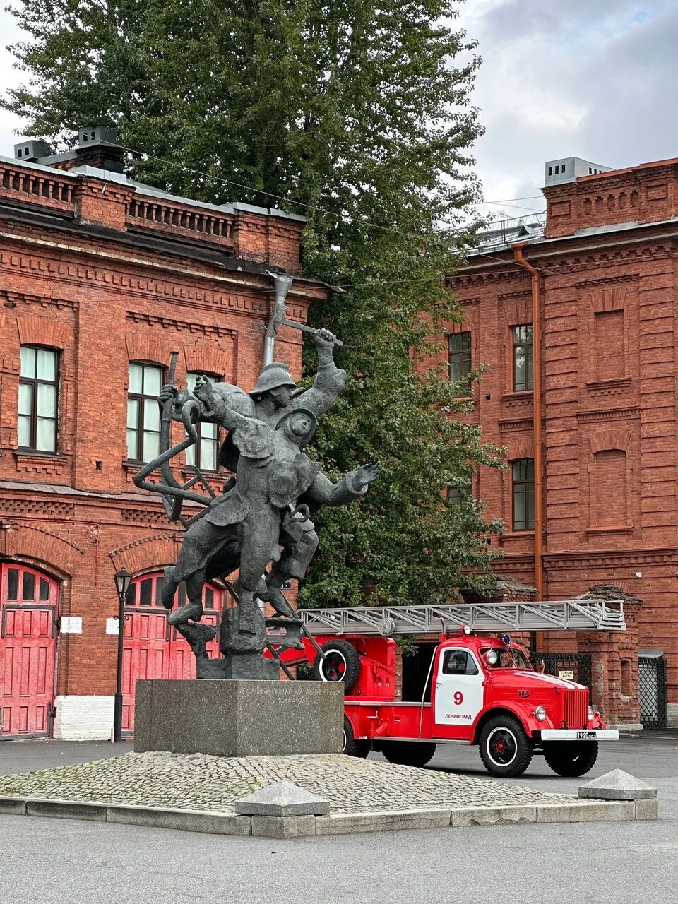 Просто немного красивого ретро с Васильевского острова:)
