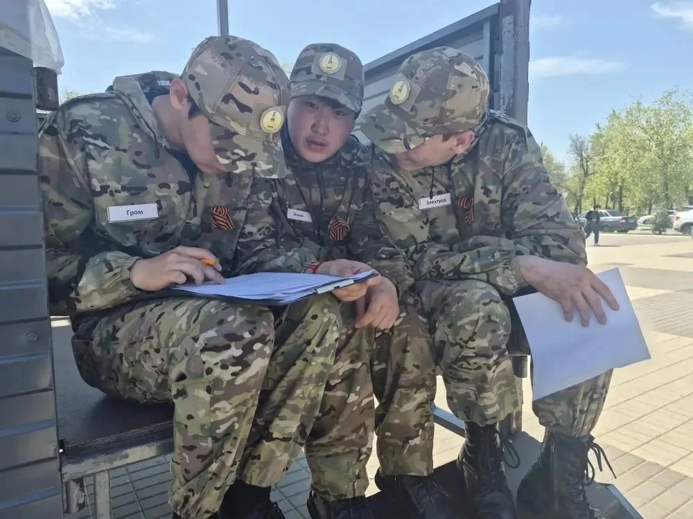 В парке «Дружба» состоялся  республиканский слёт «Джангрин баатрмуд»  6 мая, в преддверии 81-й годов