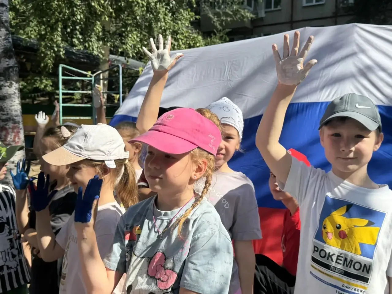 Юнармейцы школы №19 поздравили воспитанников детского сада с Днём  флага.