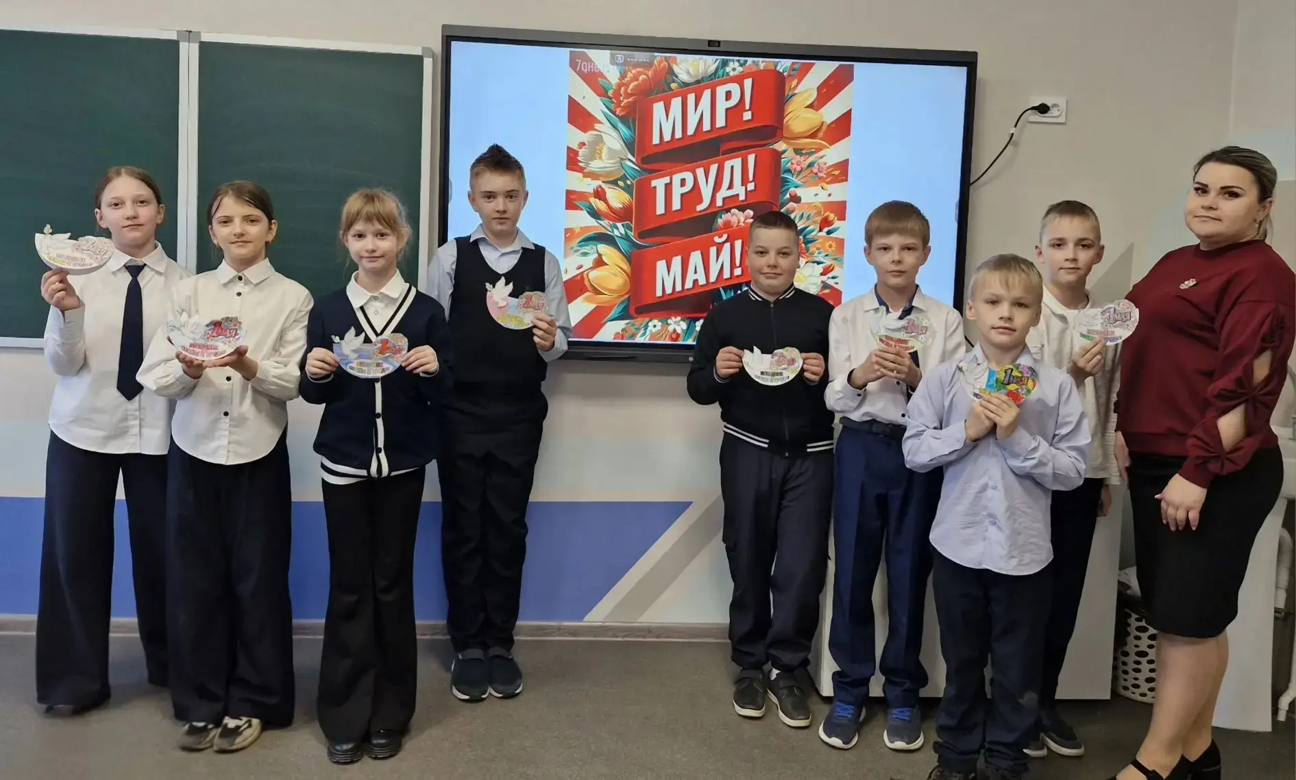 🔶️ Учащиеся 4 «В» класса на уроке труда сделали классные открытки к празднику весны и труда! Дети в