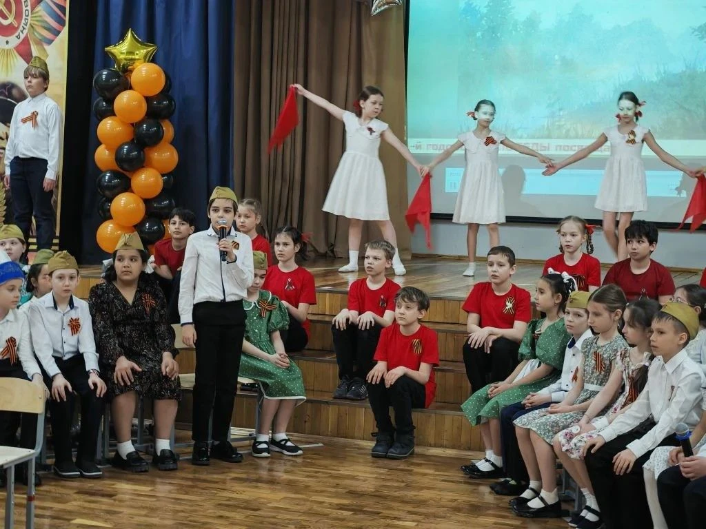 🕊 Сердцем к подвигу: Литературно-музыкальная композиция в честь 9 Мая  В преддверии 9 Мая во втором 