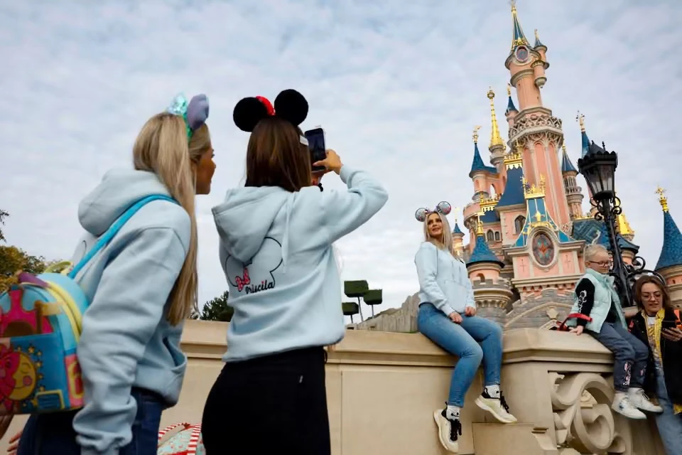 💸 Disney до сих пор не окупили вложения в парижский Диснейленд спустя более 30 лет работы, пишет Th