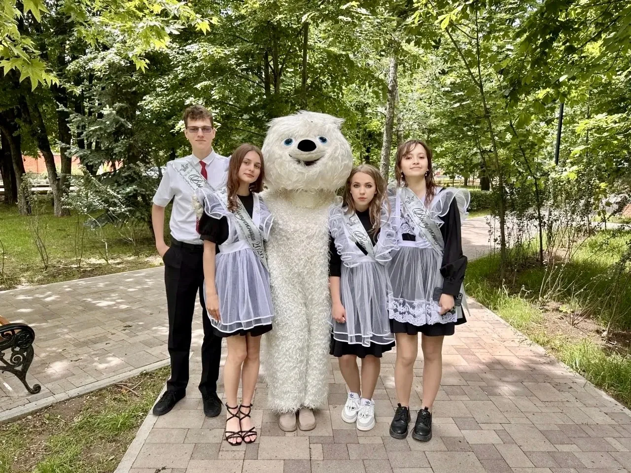 Счастливый билет  В парке имени 30-летия Победы состоялась захватывающая лотерея среди выпускников. 