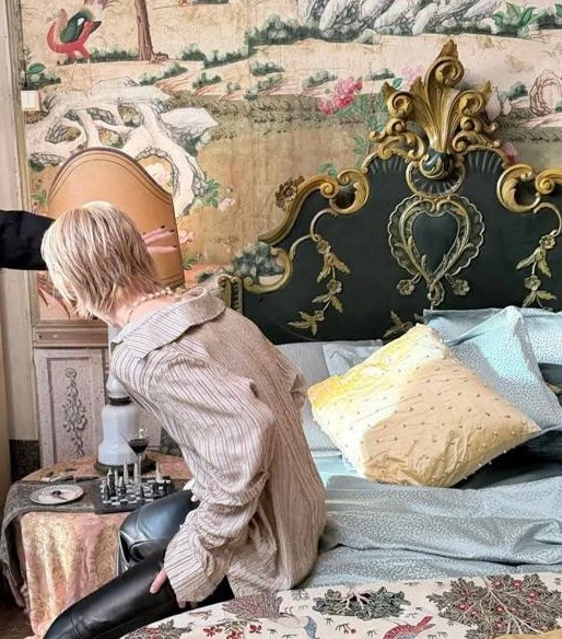 Чистый аристократизм: Чимин очаровал АРМИ новыми кадрами со съёмок «NORMAL»! 🐣🕯✨
