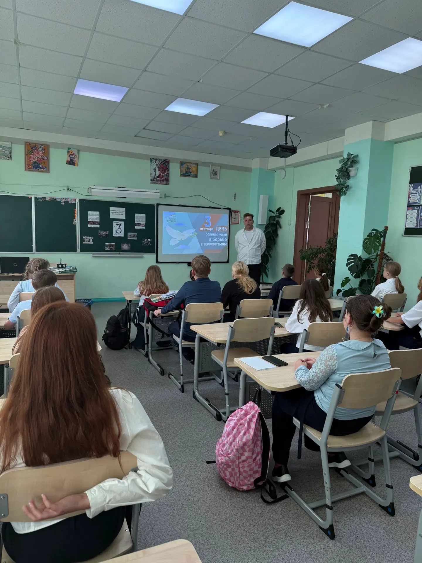 🕊️ Час памяти «Прерванный урок»: 3 сентября — День солидарности в борьбе с терроризмом.