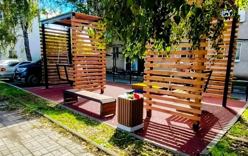 В посёлке Арамиль обустроили двор по программе комплексного развития сельских территорий