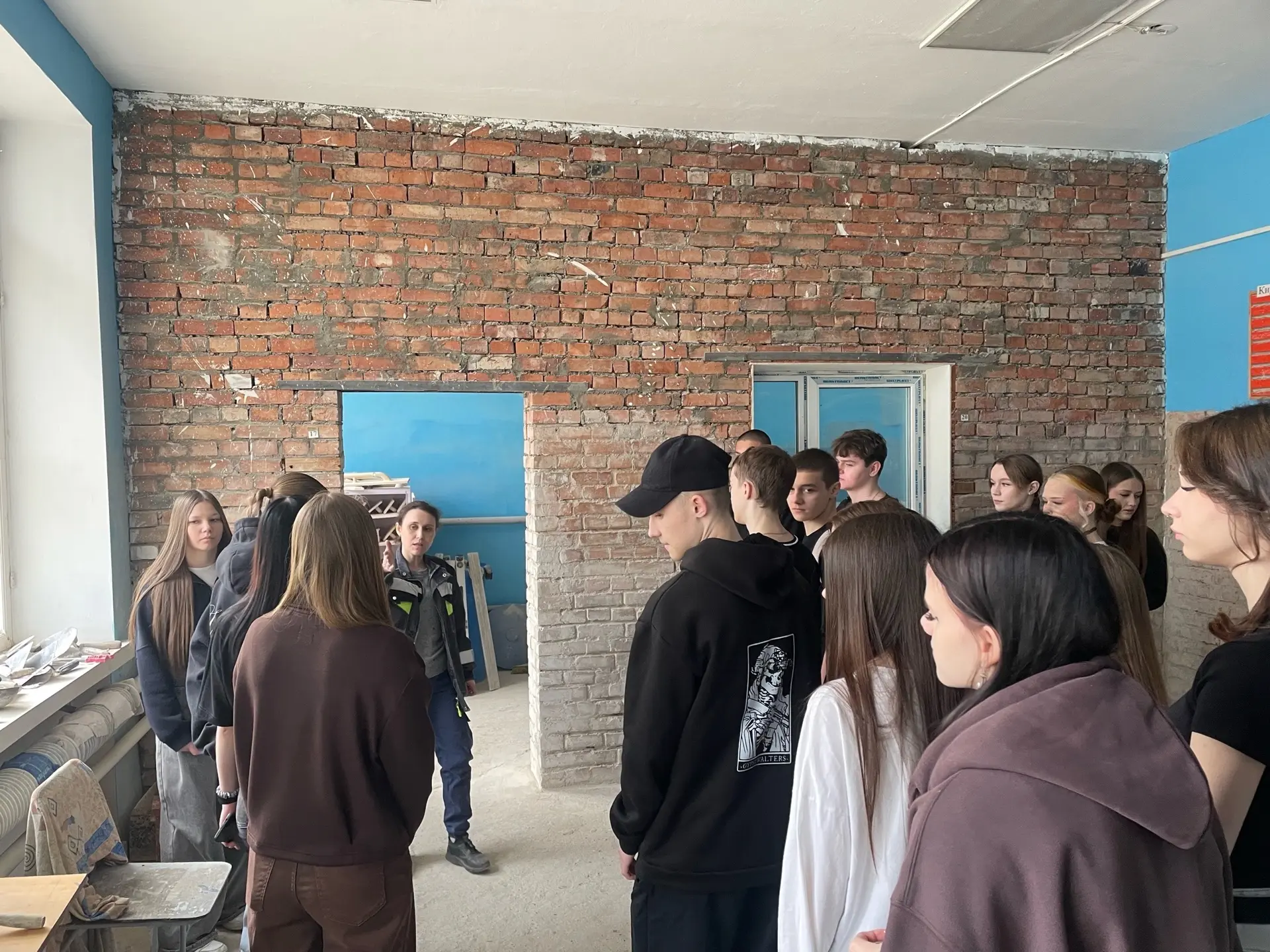 Куда пойти учиться, чтобы строить будущее? 🏗️  Наши девятиклассники побывали на экскурсии в строител