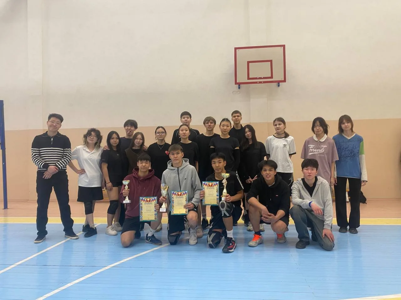🏐 Волейбольный триумф: итоги спартакиады!  25 марта в рамках школьной спартакиады прошли захватывающ