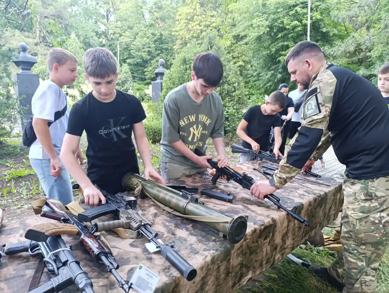 ⭐ Ко Дню ветеранов боевых действий учащиеся 6-д класса посетили интерактивное мероприятие «Во славу 