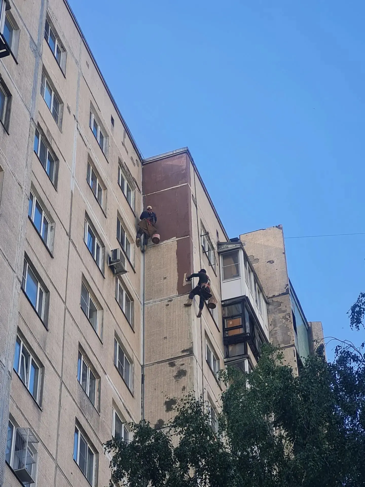 Тепло из дома уходит не только через открытые окна.