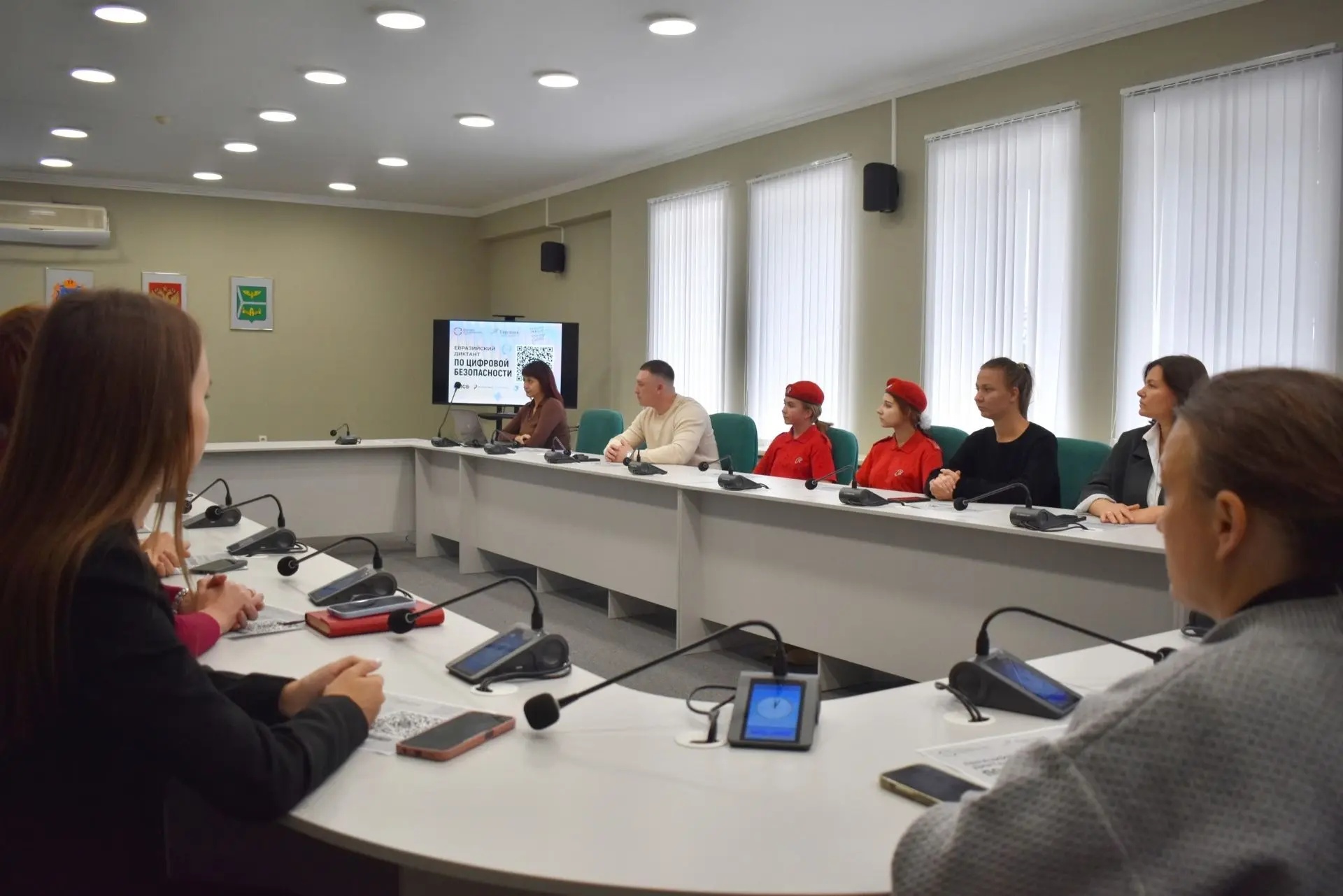 ☝ Порой взломанный аккаунт может обернуться поломанной судьбой. Об этом напоминают орга...