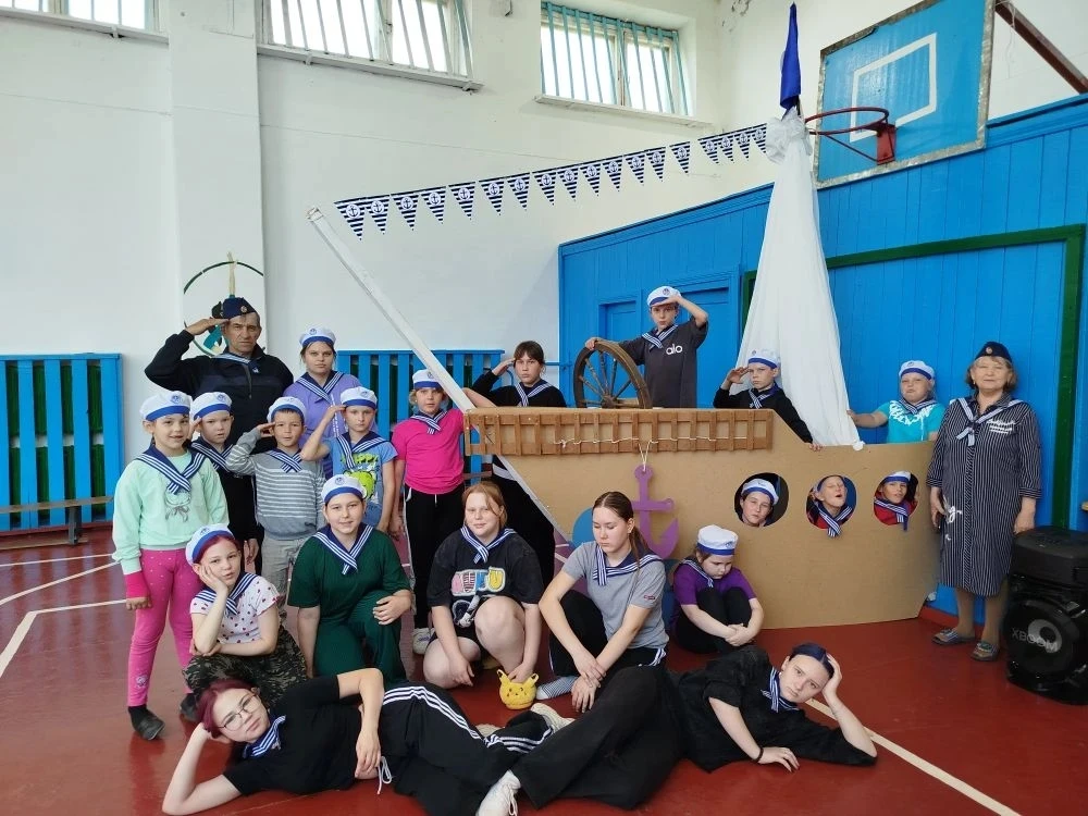 Поднять паруса! В нашей школе стартовало открытие лагеря «Моряки»