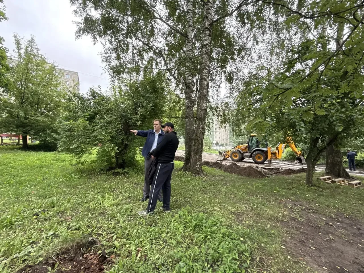 👷‍♂️🛠️На прошлой неделе проверил ход работ по благоустройству дворовой территории у д...