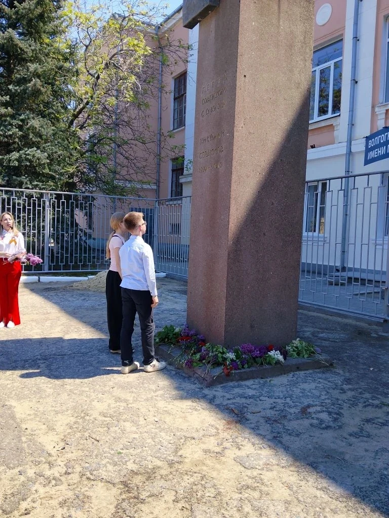 🌷 5Д класс на Аллее Славы: память, уважение и новые знания  Учащиеся 5Д класса  посетили Аллею Славы