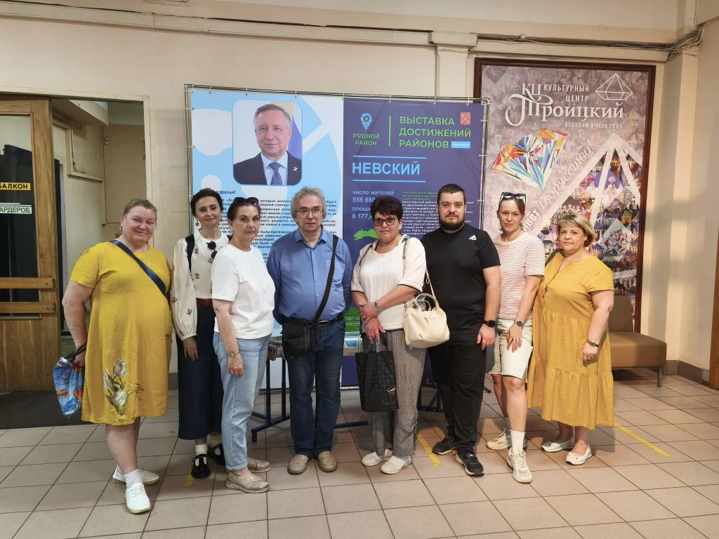 Наши учителя на выставке «Родной район»!

21 июня 2026 года педагоги нашей гимназии посетили выставк