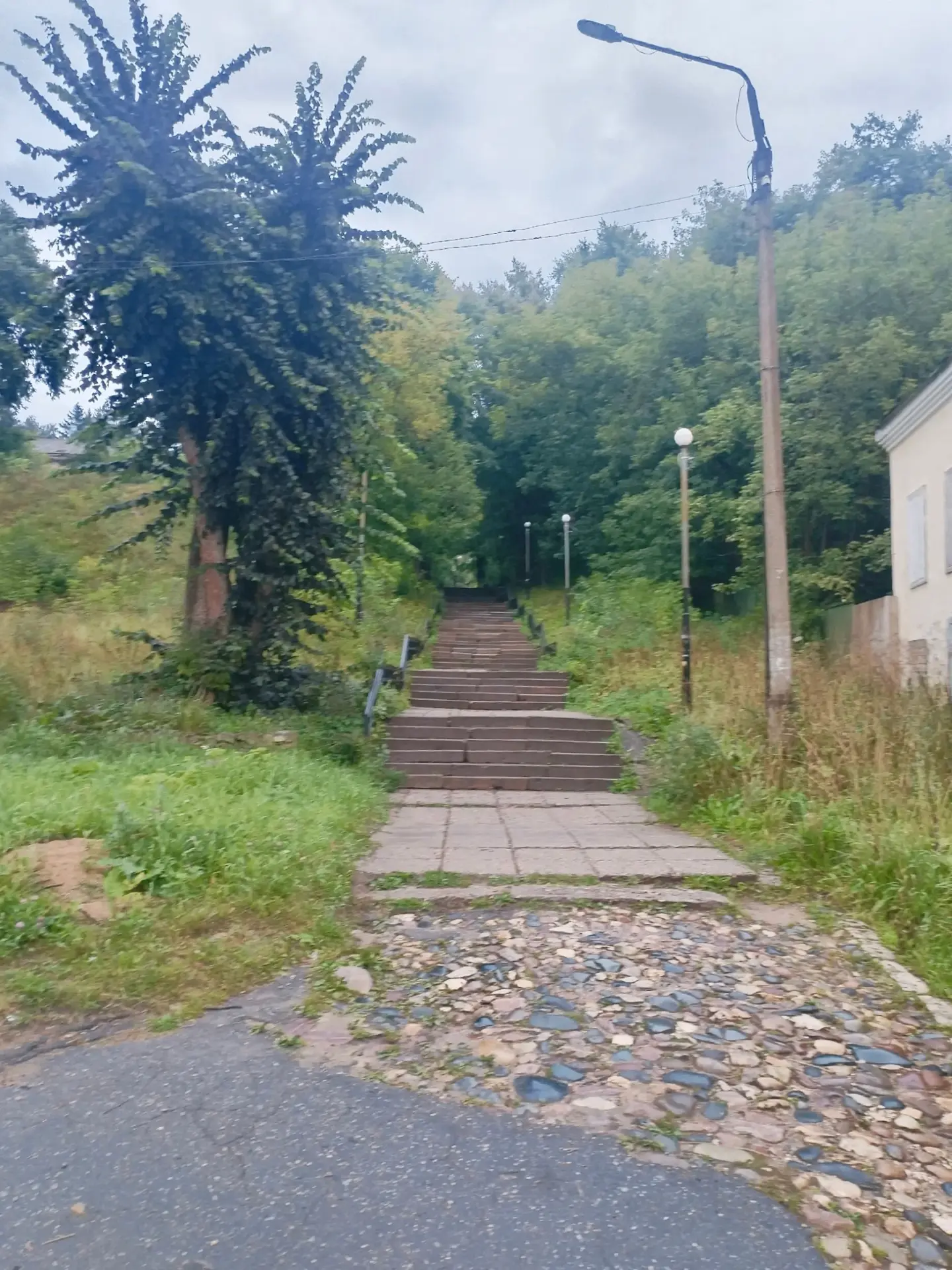 Почтовая лестница в Торжке разрушается