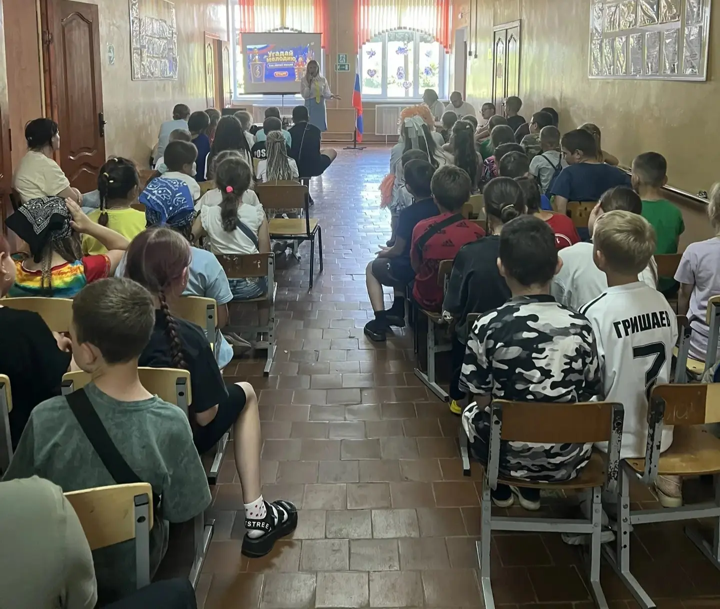 Накануне Дня России у воспитанников пришкольного оздоровительного лагеря "Дружба" состоялся празднич