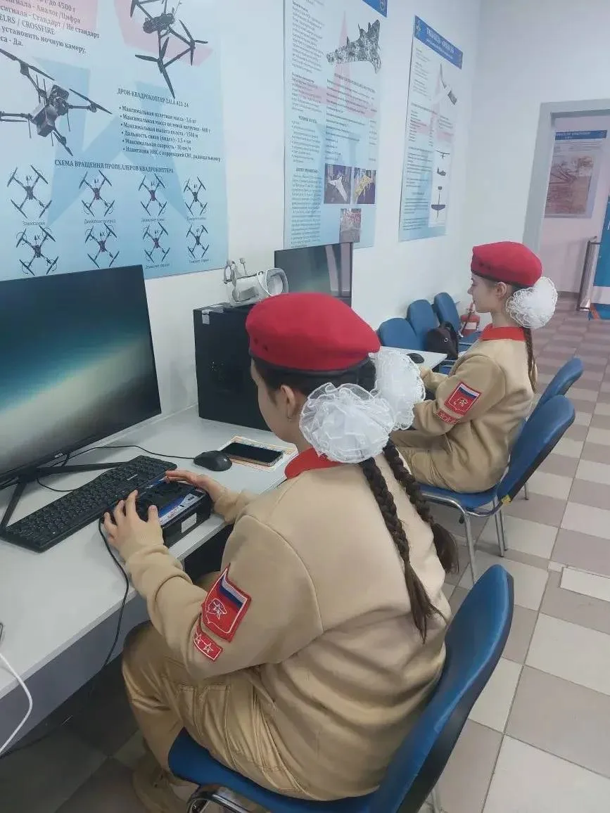 Юнармейцы осваивают беспилотные технологии! 🚁✈️  Наш отряд имени Вадима Лемеша побывал с экскурсией 