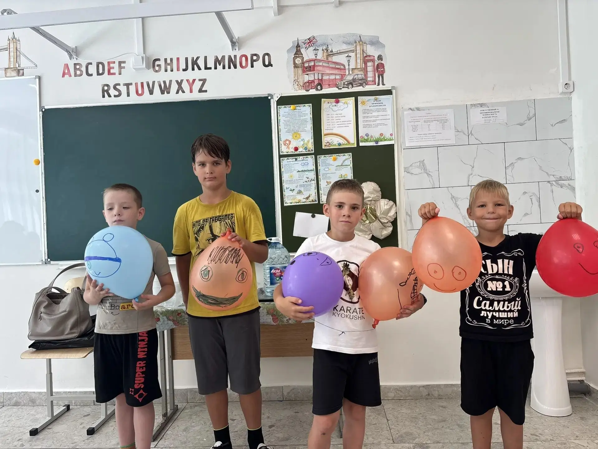 Наш лагерь не отстаёт от яркого лета! Сегодня — День шаров!🔥

Что может быть лучше разноцветных воз