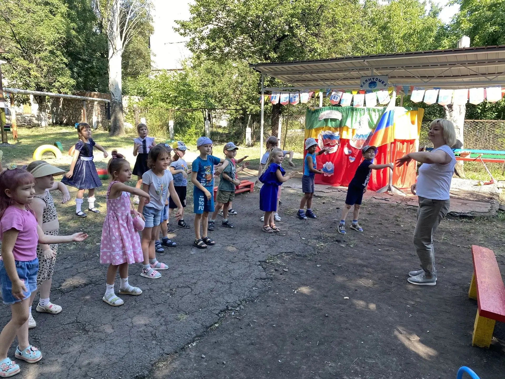 В детском саду № 31 «РАДОСТЬ» прошел праздник, посвященный Дню Российского флага.
