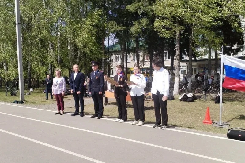 🎤⭐️В Первомайском районе школьники приняли участие в смотре-конкурсе строевой песни  В Санниковской 