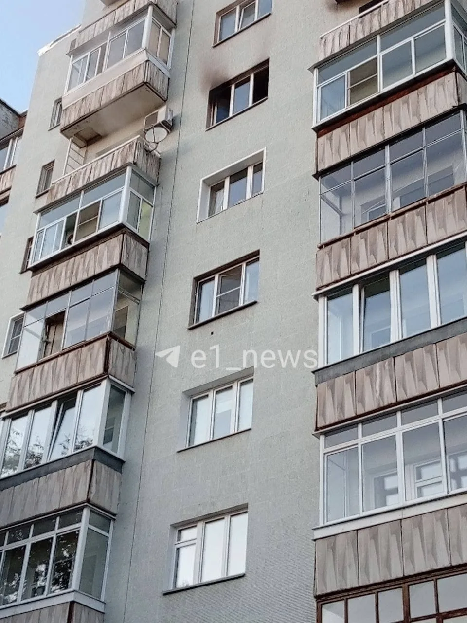 Столб дыма напугал жителей центра. К счастью, всё обошлось без пострадавших.