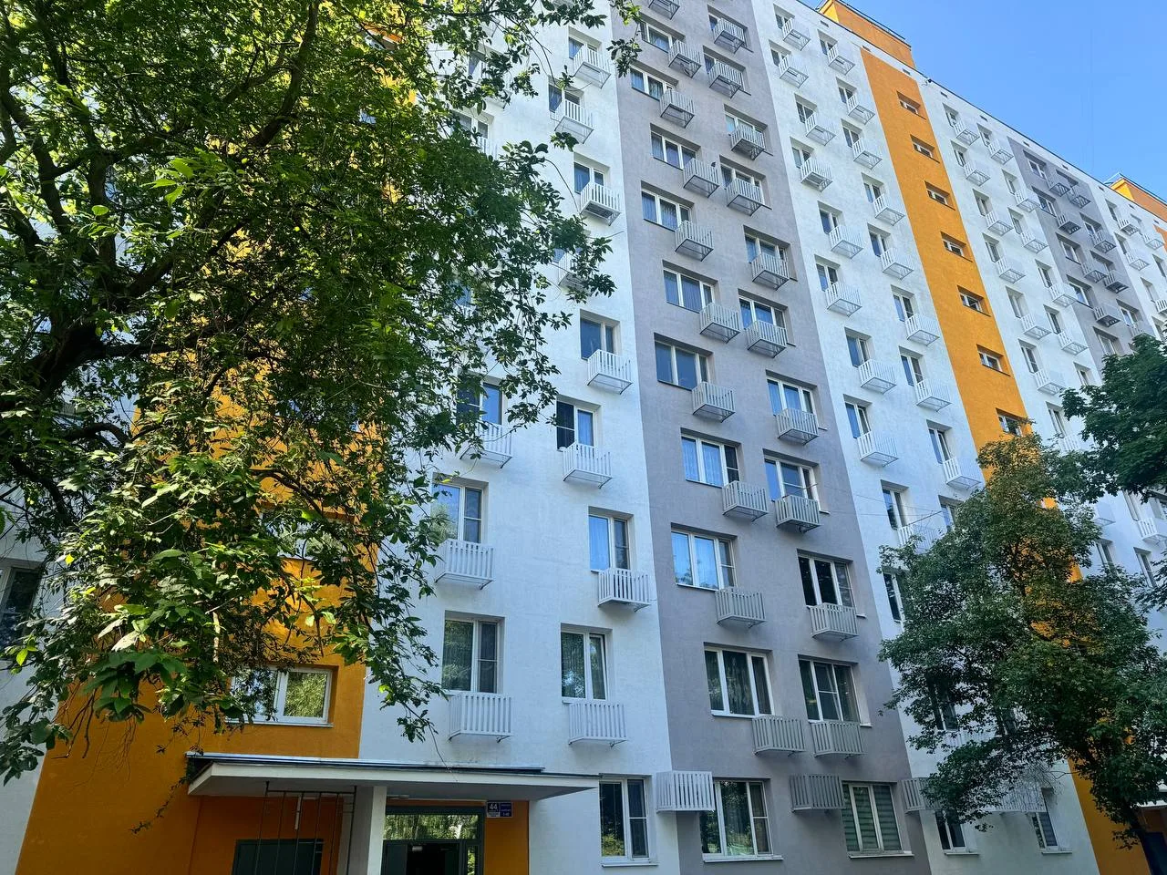 В Орехово-Борисове Южном начались работы по обновлению фасада жилого дома 1986 года постройки по тех