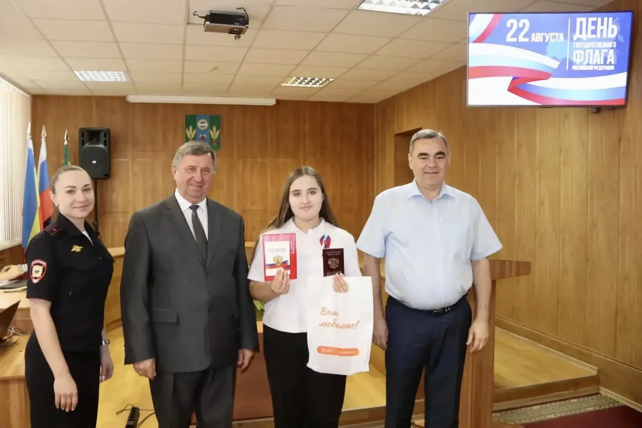 🎉 В Администрации Сальского района прошло торжественное мероприятие «Мы — граждане Рос...