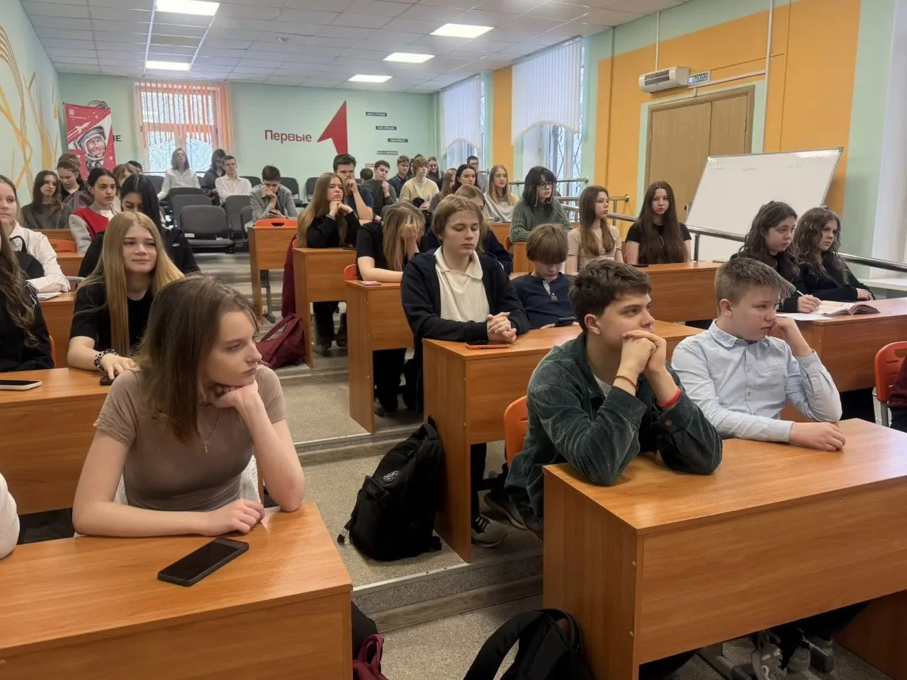 Девятиклассники побывали на встрече с представителями Технологического колледжа № 34. В ходе меропри