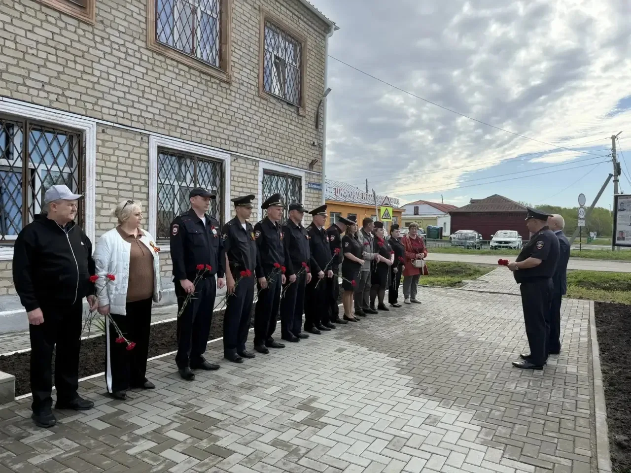 В Полтавском районе у памятника погибших воинов и стелы «Честь и слава сотрудникам и ветеранам орган