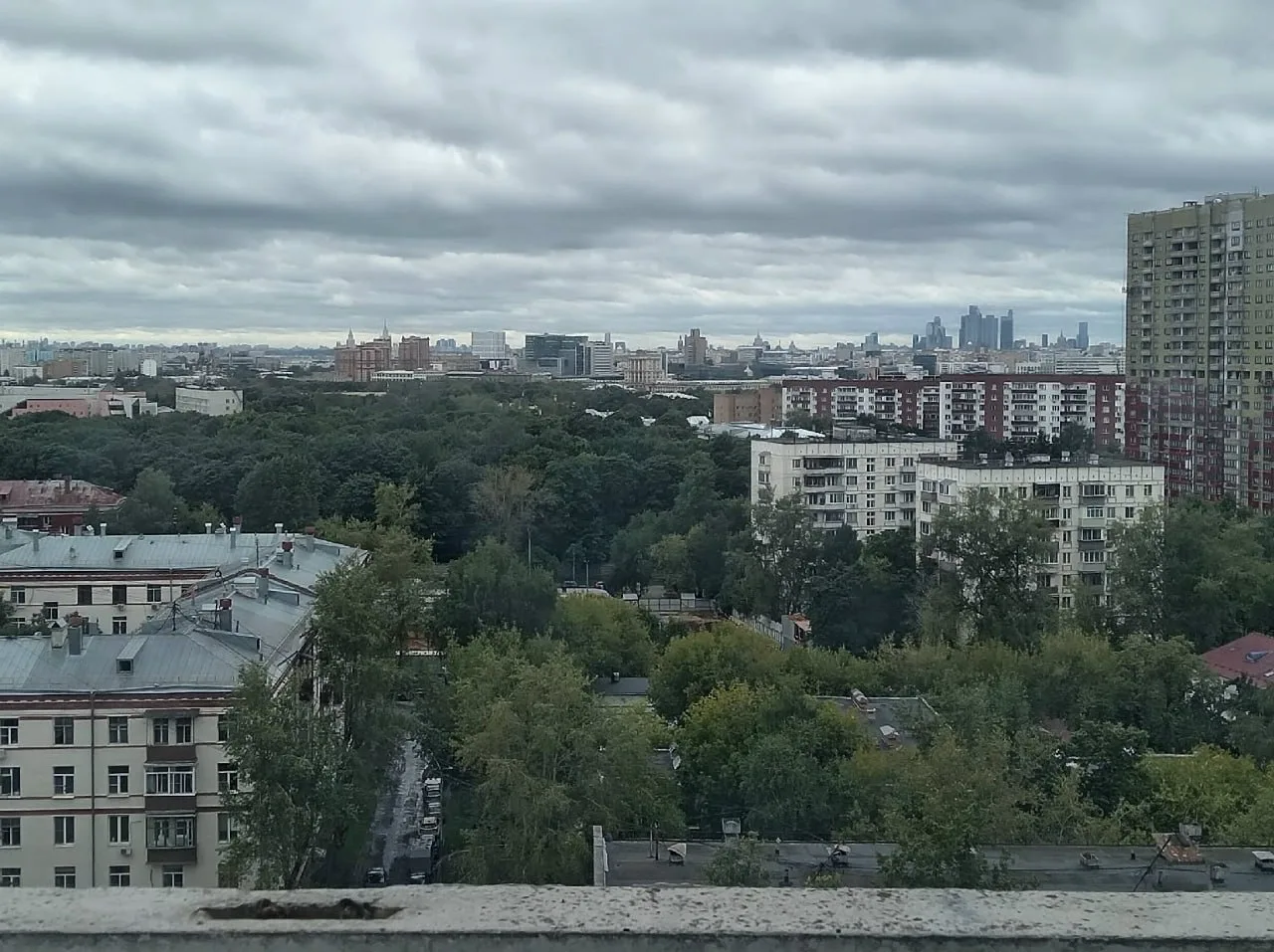 Сосед запечатлел прекрасный вид, открывающийся с одного из домов нашего района 😍