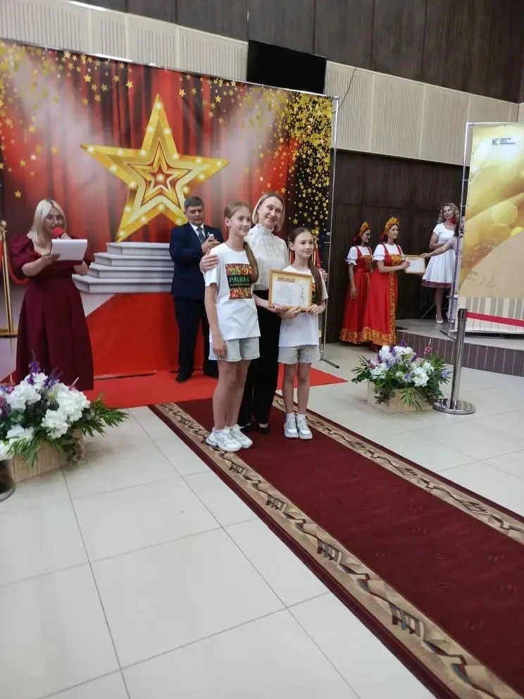 Ансамбль народной песни и пляски «Раздолье» под руководством Анжелики Слукиной стал лау...