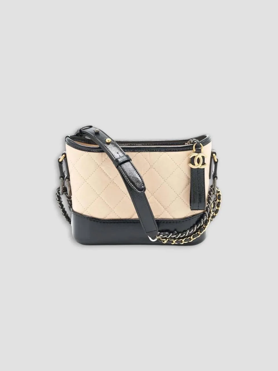 Сумка Chanel Gabrielle в идеальном состоянии, размер: 20х15х8 см, в комплекте: коробка,...