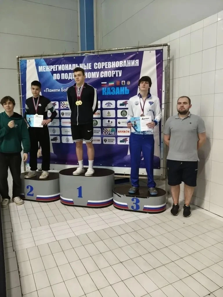 🎉 Поздравляем Ломакина Андрея, обучающегося 10 В класса! 🏅  Андрей занял сразу два бронзовых и одно 
