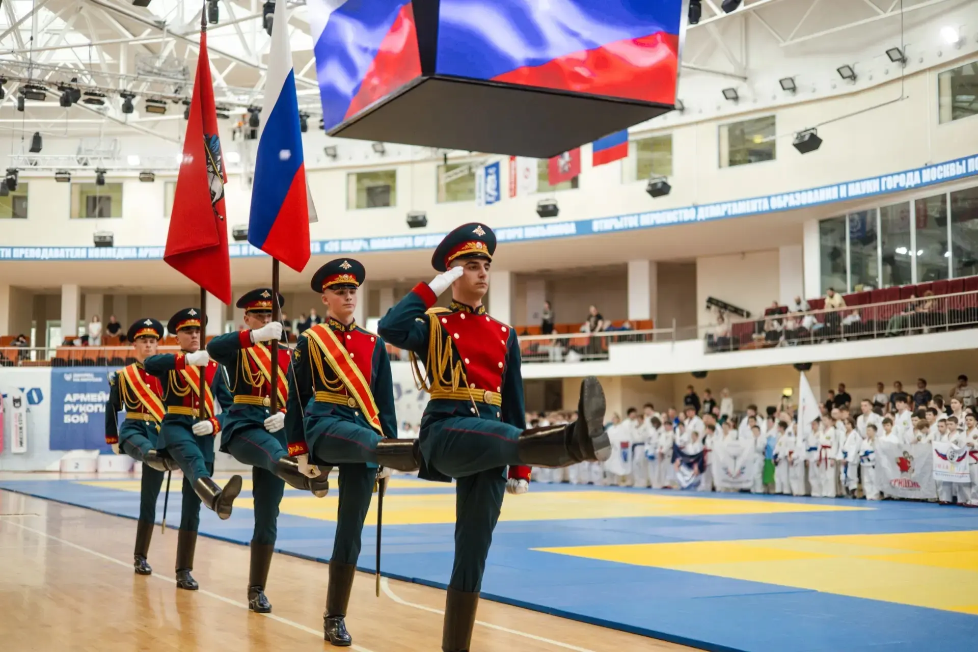 Наши чемпионы  🥋 🥊 Во дворце Самбо-70 прошел финал ШСЛ по армейскому рукопашному бою.  🐍 От команды 